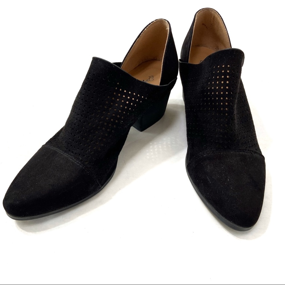 QUPID BLACK LOW HEEL ANKLE LASER CUT BOOTIES